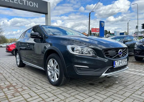 małopolskie Volvo V60 cena 84900 przebieg: 106453, rok produkcji 2018 z Wieliczka